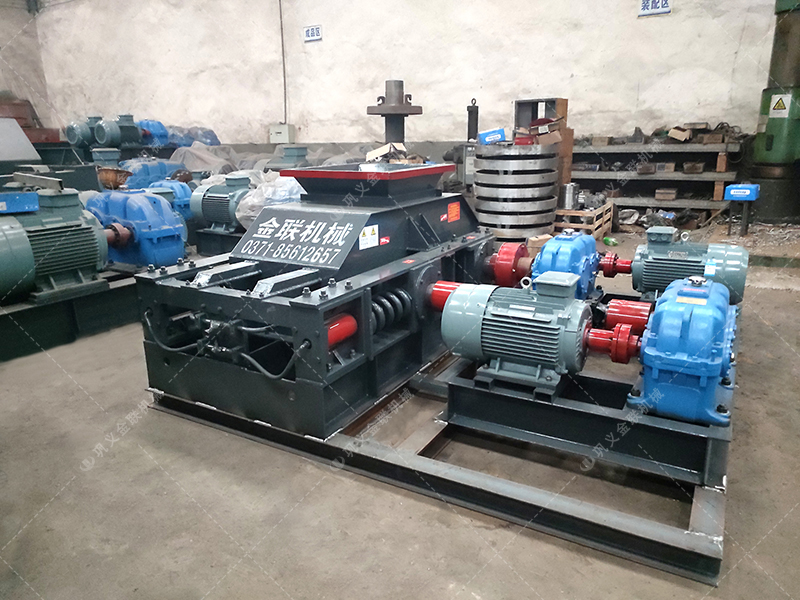 中小型直連式對輥破碎機發貨兩臺 發往河南