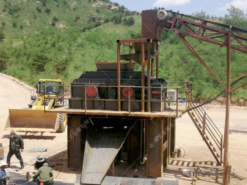 處理礦山廢石料用1510型對輥制砂機產能如何？